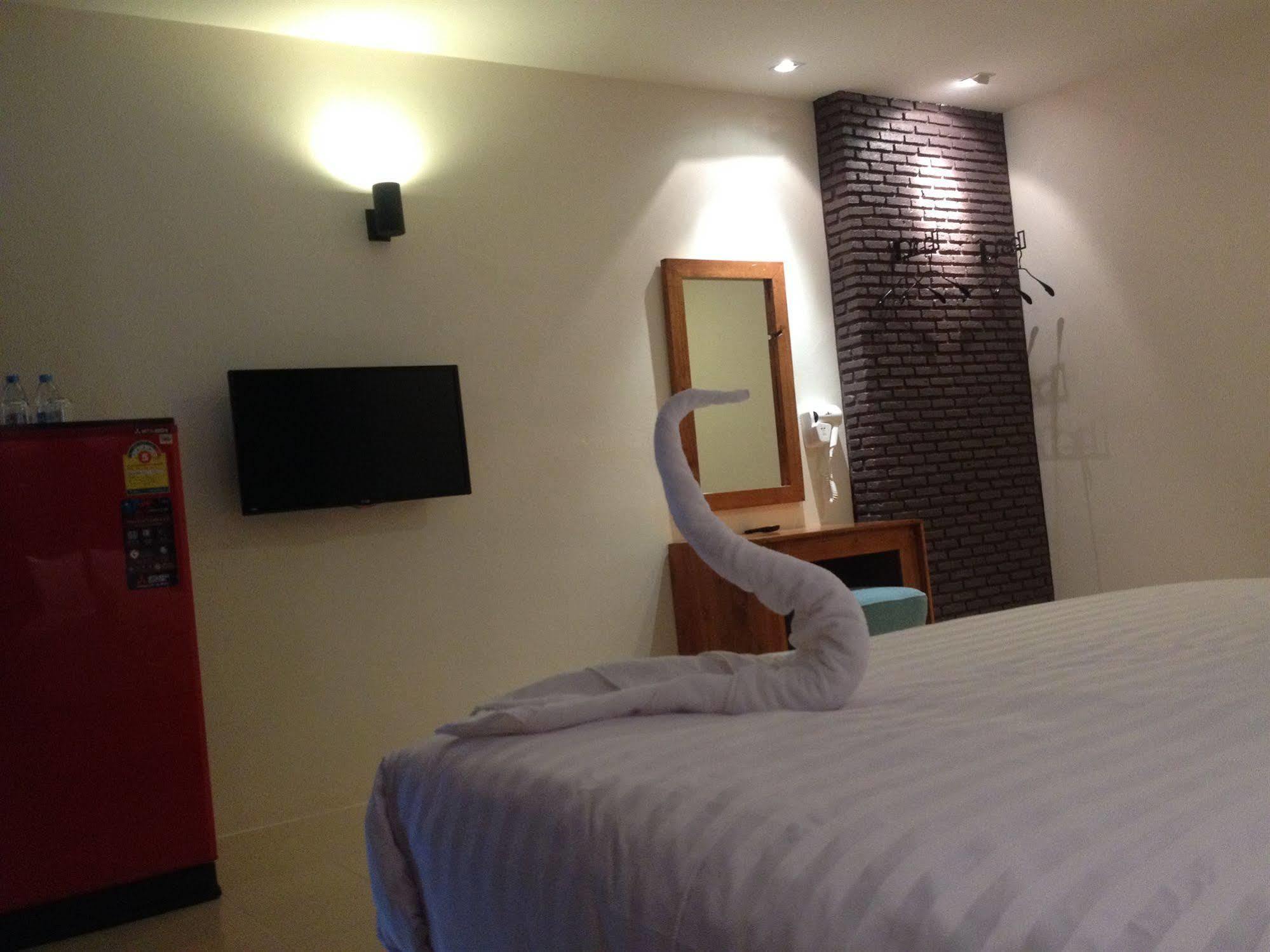 Хостел Dfeel House Patong Экстерьер фото